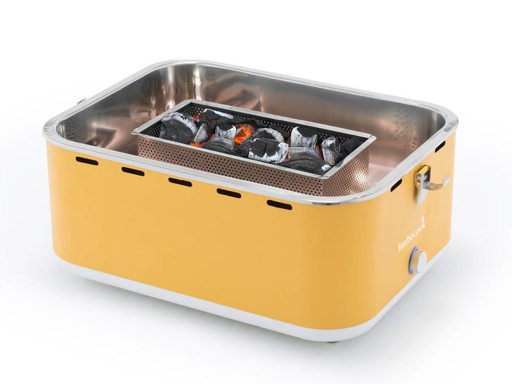 Barbecook, Carlo, a legna, portatile, in acciaio inox, funzionante a legna, non crea fumo; ha un ventilatore integrato che assicura un fuoco costante e regolabile in modo da consumare poco e da restare freddo all'esterno. Facile da smontare per la pulizia e per lavare in lavastoviglie i componenti. 43,5x33,5x23,5 cm